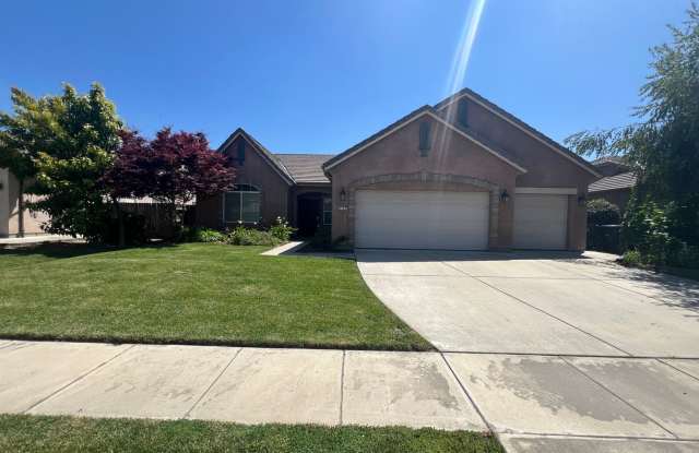 Spacious 4 bedroom, 2 bathroom home in Visalia, CA photos photos