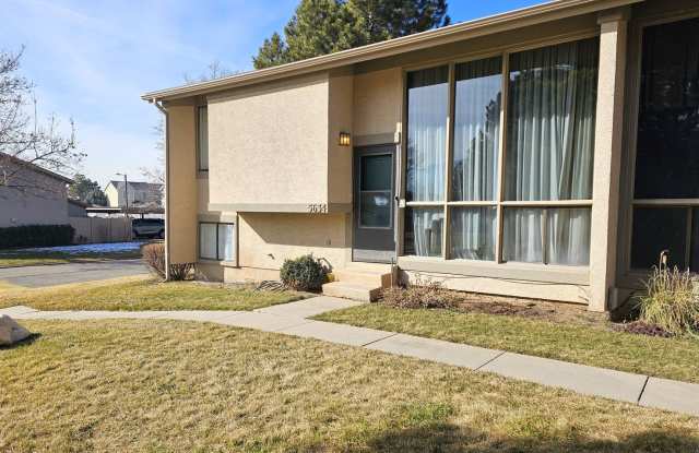 $0 Down Deposit OAC + 2 Weeks Rent Free! Spacious 4-Bed 3-Bath Condo in South Ogden - 5634 Oakwood Court, South Ogden, UT 84403