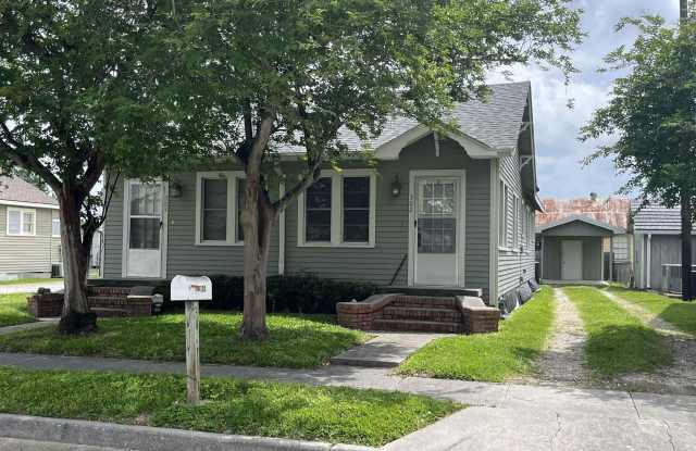 302 SUTHON AVENUE - 302 Suthon Avenue, Houma, LA 70364
