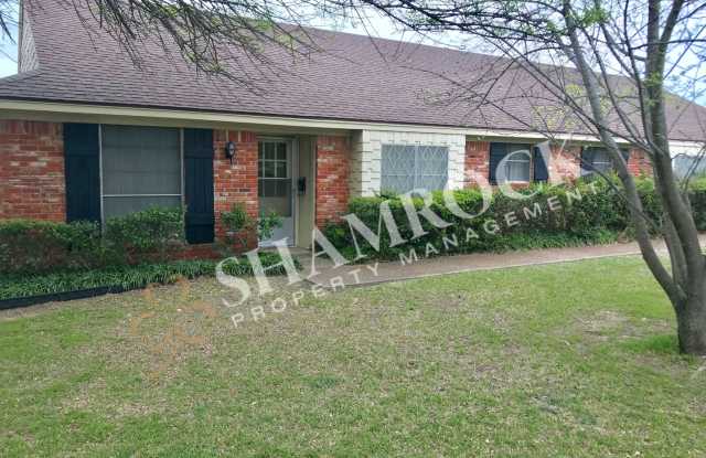 Convenient location close to shopping and Hwy 6! photos photos