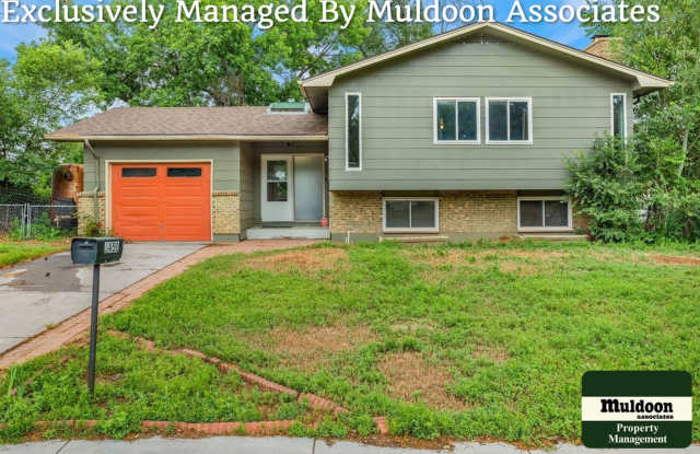 Spacious 5-Bedroom Home with Large Yard & Open-Space Views photos photos