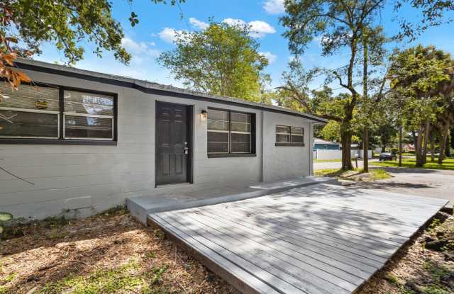 Spacious 4bdrm/1bath House ** $1,995.00 ** Section 8 OK ** photos photos