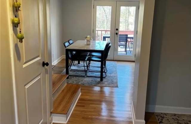 1590 Woodcreek Drive Gallery 3