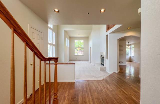 Spacious 4 Bedroom Home in Napa's Vineyard Estates Gallery 4