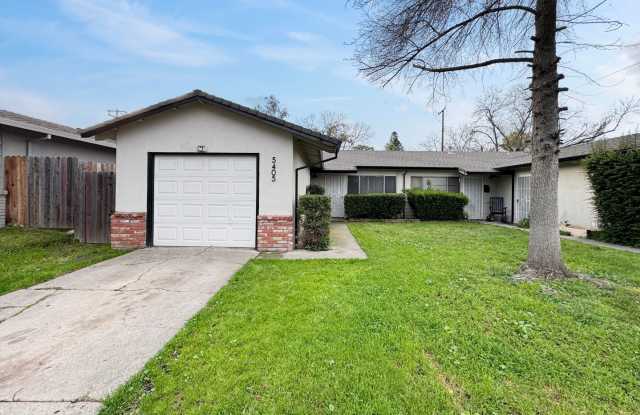 2BR/1BA House w/ Fenced Yard + Garage In Carmichael photos photos