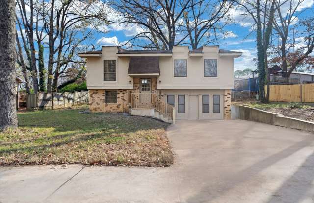 Spacious 4 Bed / 2 Bath Home - 1304 Dupwe Drive, Jonesboro, AR 72401