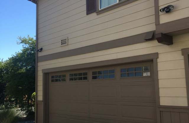 Three Bedroom Townhouse Style Apartment with Two Car Garage photos photos