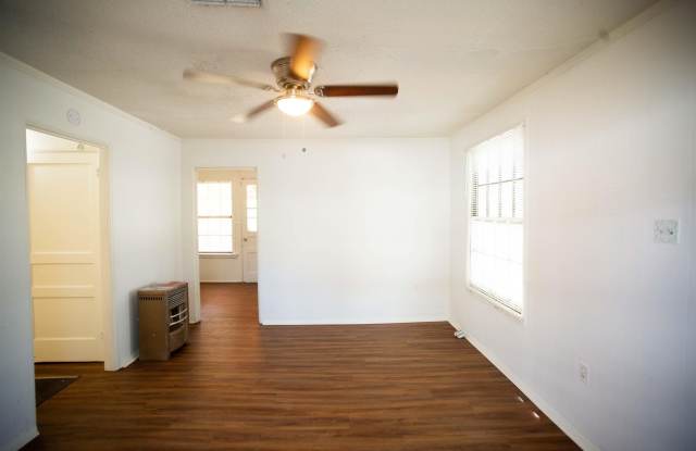 2521 S Maple Street Gallery 4