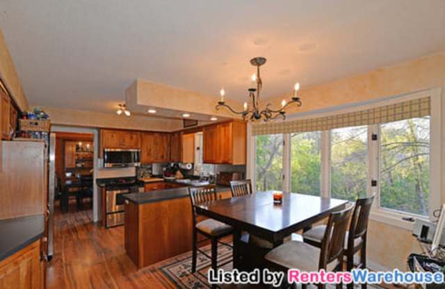 2765 Shadyview Lane N Gallery 4