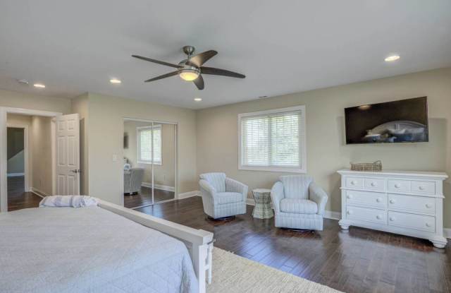 11470 Heron Lane Gallery 2