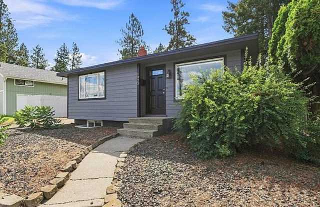 4-bedroom, 1 bath Beautifully Updated Single Family Home Available Now! - Northwest Francis Gallery 3