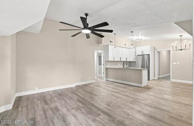 3406 EVE Drive W Gallery 4
