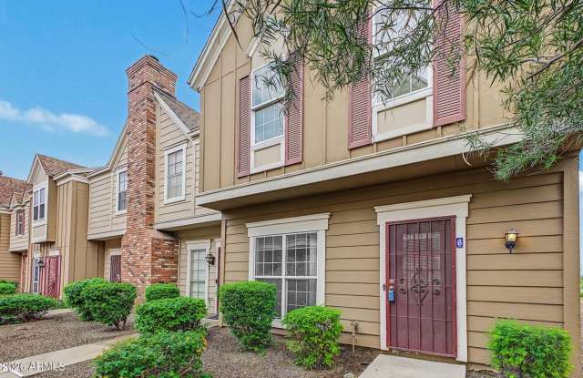 Very clean and move in ready townhome Gallery 3