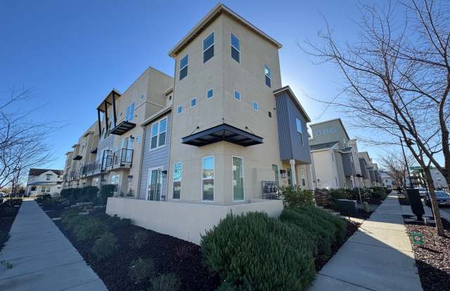 Spacious 4-Bedroom Home in the Cannery Gallery 1