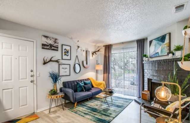 11692 Huebner Rd Gallery 1