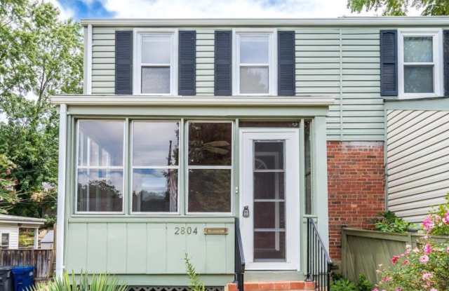 2804 Farmington Dr - 2804 Farmington Drive, Huntington, VA 22303