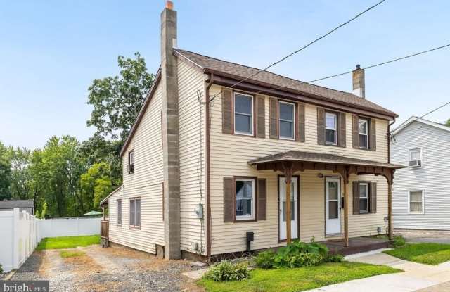 114 E MILLBROOKE Gallery 1