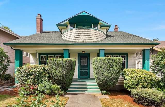 916 N 49th St - 916 North 49th Street, Seattle, WA 98103
