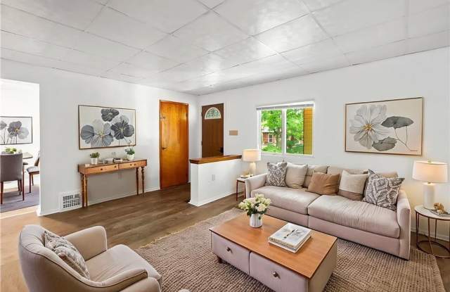 106 Carrick Gallery 3