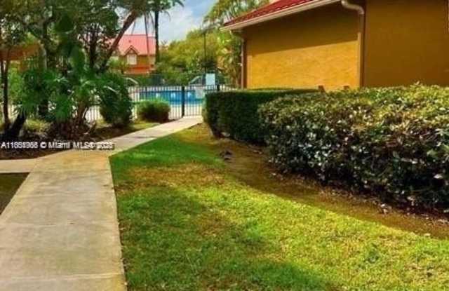 18320 NW 68th Ave photos photos