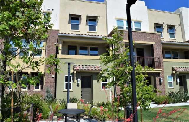 5952 Spring Street Gallery 3