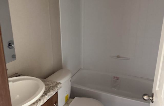 BRAND NEW 2 BED / 2 BATH TRAILER HOME IN SYLVA available NOW for year-long lease $1450 a month Gallery 3
