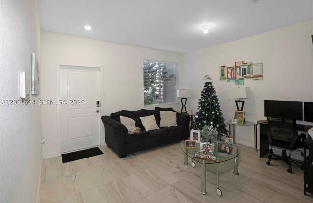 2432 SE 10th Ct Gallery 2