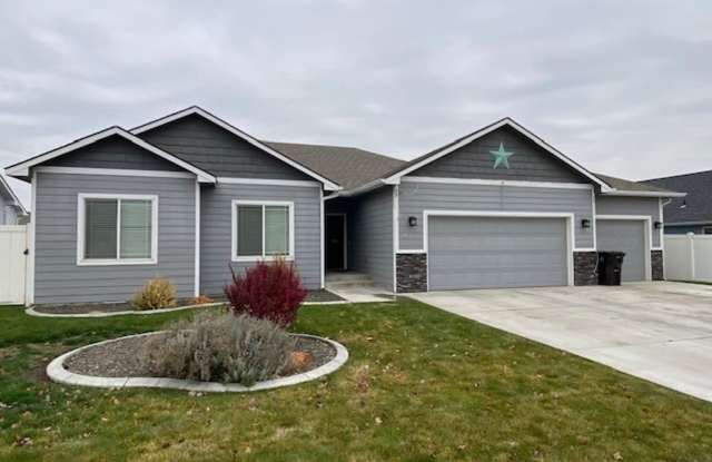Move in special $400 off first months rent! photos photos