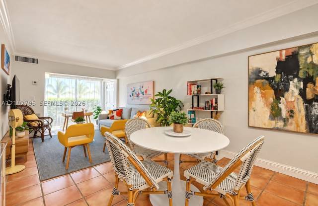 300 Sunrise Dr Gallery 1
