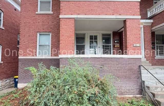 Historic 2 Bedroom, 1 Bathroom Unit in Midtown close to UMKC  Westport! - 3619 Wyandotte Street, Kansas City, MO 64111