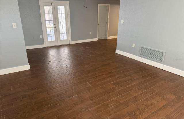 10010 REGENCY PARK Boulevard Gallery 2