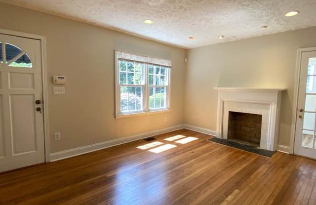 305 Sisson Avenue NE Gallery 4