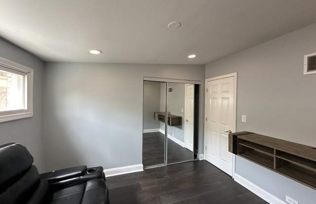 5212 Harmswood Terrace - 1UNIT A Gallery 3