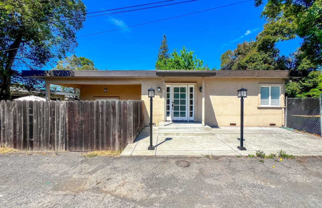 Fully Renovated 3 Bedroom Napa Home with Private Yard - 2154 Coronado Avenue, Napa, CA 94559