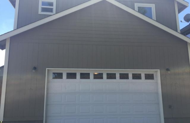 PET FRIEDNLY HOME Charming  Home, Near Old Mill District, quiet neighborhood. Gallery 4