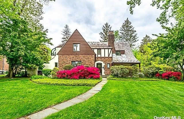 15 Mirrielees Road - 15 Mirrielees Road, Great Neck Estates, NY 11021