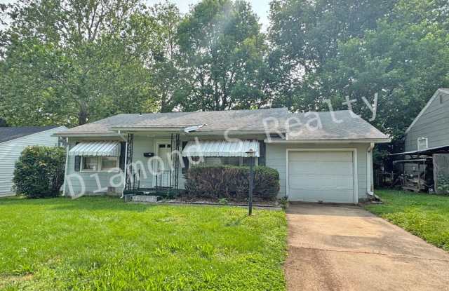 Cute 2 Bedroom Home Located Near Fort Sunshine! - 1644 South Weaver Avenue, Springfield, MO 65807 Cute 2 Bedroom Home Located Near Fort Sunshine! - 1644 South Weaver Avenue, Springfield, MO 65807