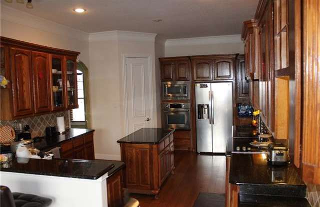 804 Bentwater Parkway Gallery 3