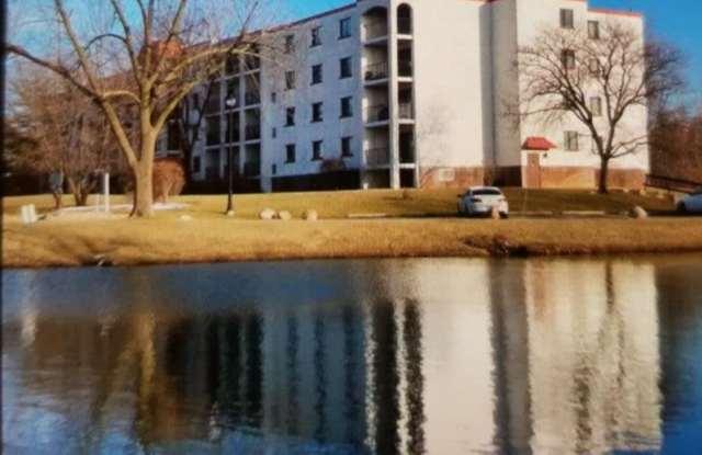350 plum creek dr 205 - 350 Plum Creek Drive, Wheeling, IL 60090