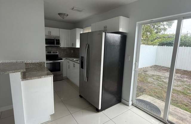 2121 NW 72nd 2121, Miami, FL 33147 photos photos