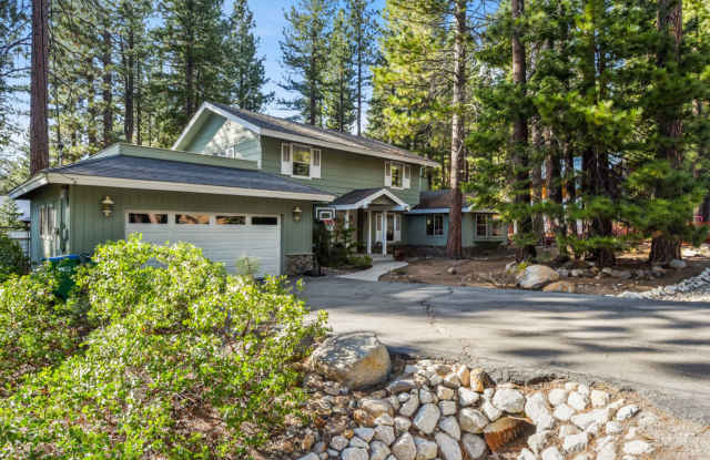 Ideal Family Home in Mill Creek – Walk to the Lake! photos photos