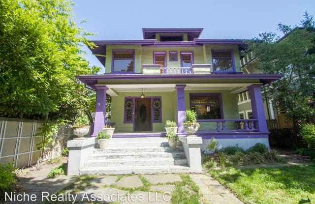 908 15th Ave E - 908 15th Avenue East, Seattle, WA 98112