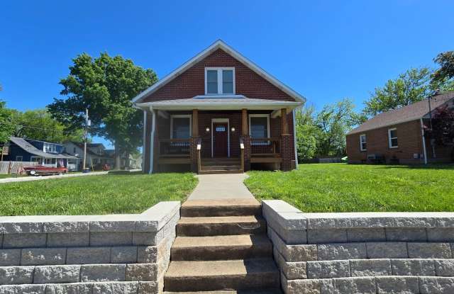 Charming 4BR/2.5BA Home in Historic Washington, MO - Walk to the Riverfront! photos photos