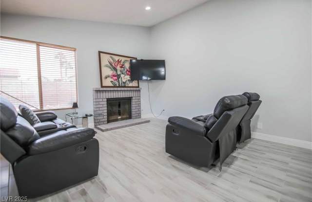 7399 Topeka Drive Gallery 4
