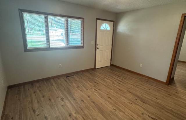 516 E. Monroe Duplex Gallery 4