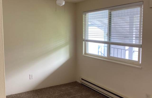 (858) Foxfire - 2 Bedroom / 1 Bathroom - Upstairs Gallery 4