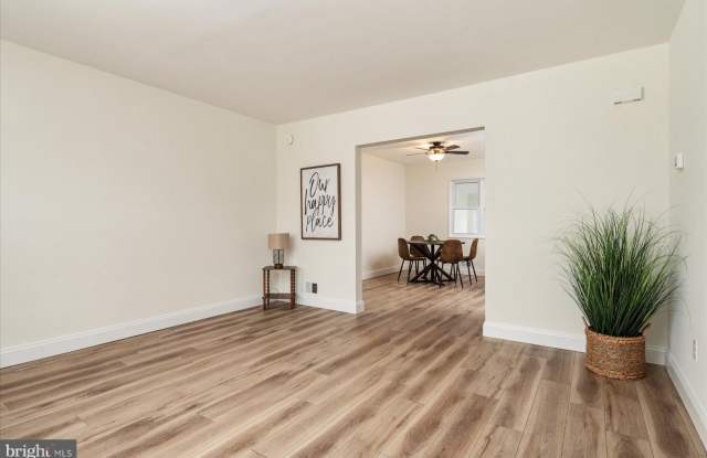 7920 CHARLESMONT Road Gallery 3