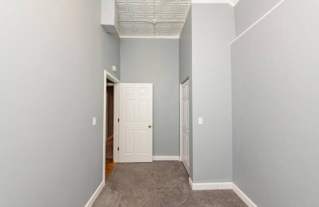 2641 w Hirsch Gallery 4