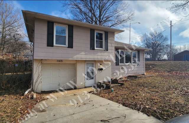 Beautiful House in South KC-Available NOW!! Gallery 3