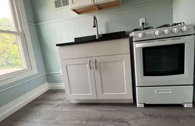 Gorgeous 1-bedroom, Second floor! Apartment in quiet Pittsfield Street photos photos